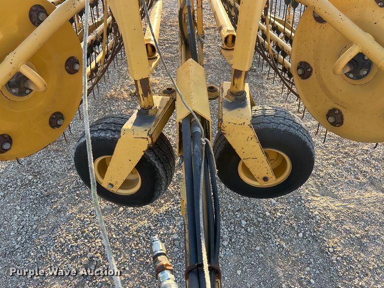 image for item EA4645 1995 Vermeer R-23 hay rake