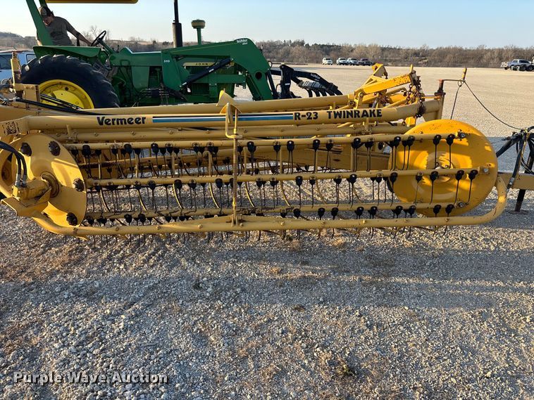 image for item EA4645 1995 Vermeer R-23 hay rake