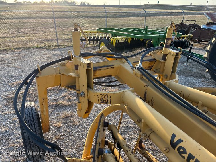 image for item EA4645 1995 Vermeer R-23 hay rake