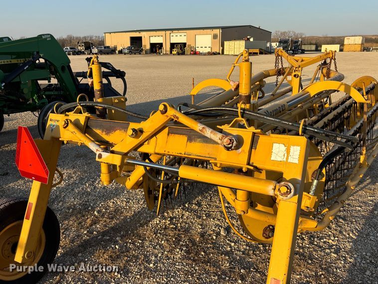 image for item EA4645 1995 Vermeer R-23 hay rake