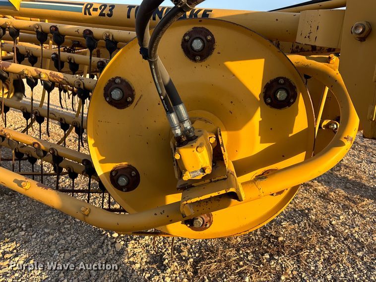 image for item EA4645 1995 Vermeer R-23 hay rake