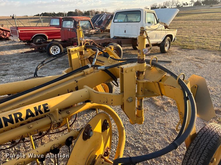 image for item EA4645 1995 Vermeer R-23 hay rake