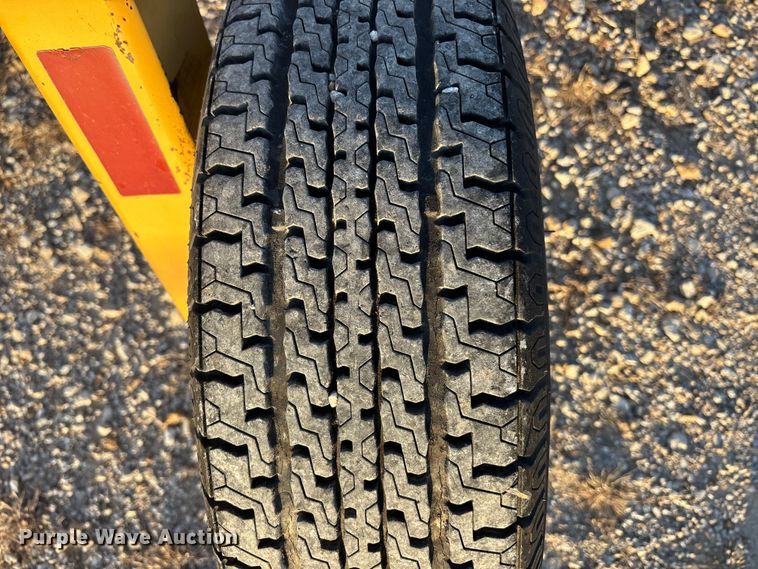 image for item EA4645 1995 Vermeer R-23 hay rake