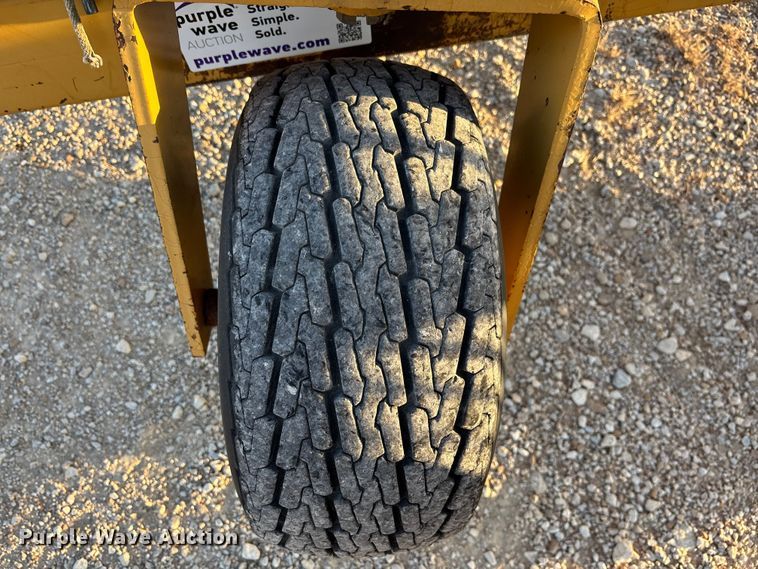 image for item EA4645 1995 Vermeer R-23 hay rake