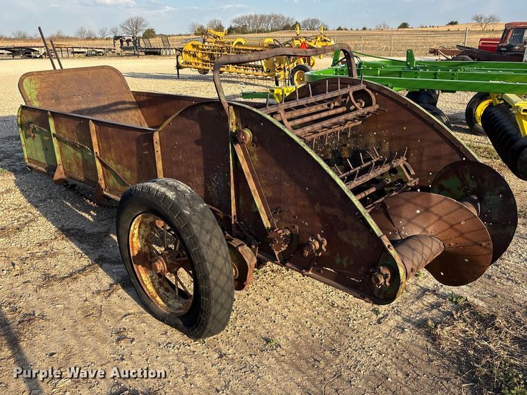 image for item EA4647 Manure spreader