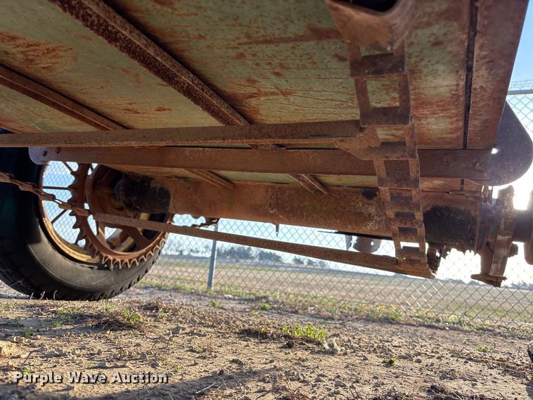 image for item EA4647 Manure spreader