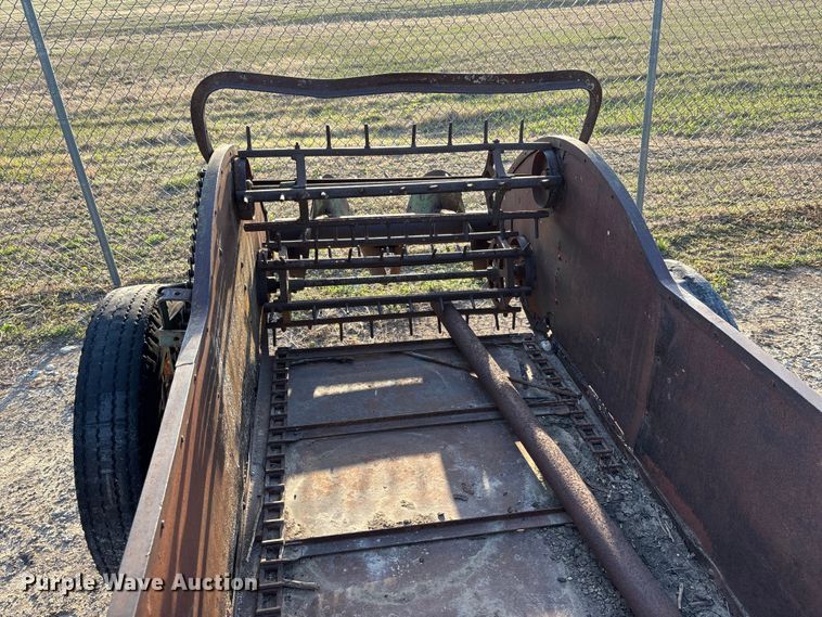 image for item EA4647 Manure spreader