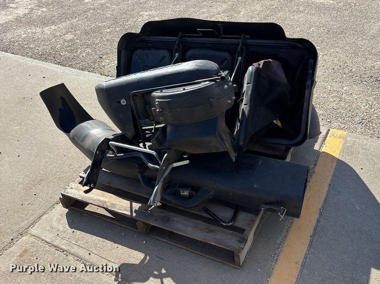 image for item EA4673 2019 John Deere 54HPY lawn mower bagger