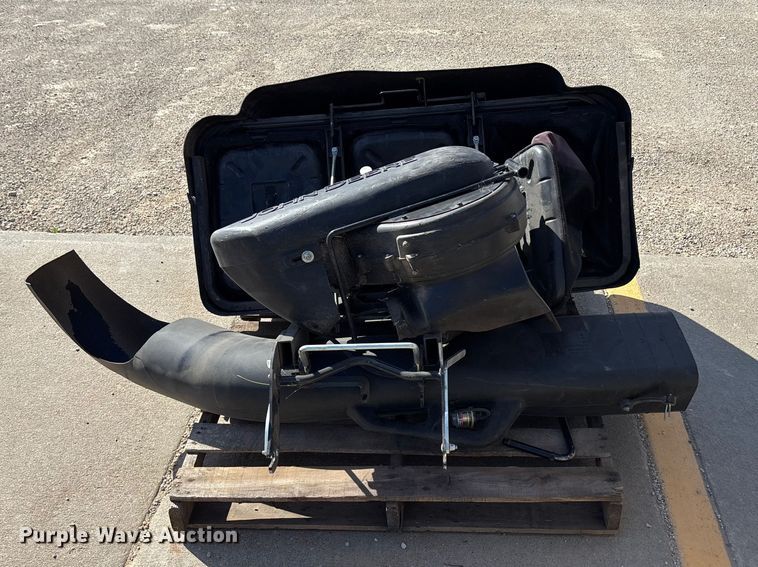 image for item EA4673 2019 John Deere 54HPY lawn mower bagger