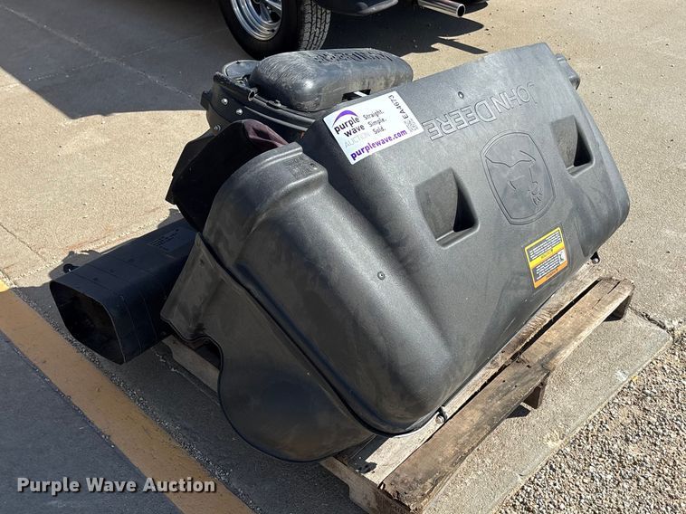 image for item EA4673 2019 John Deere 54HPY lawn mower bagger