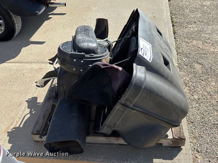 image for item EA4673 2019 John Deere 54HPY lawn mower bagger