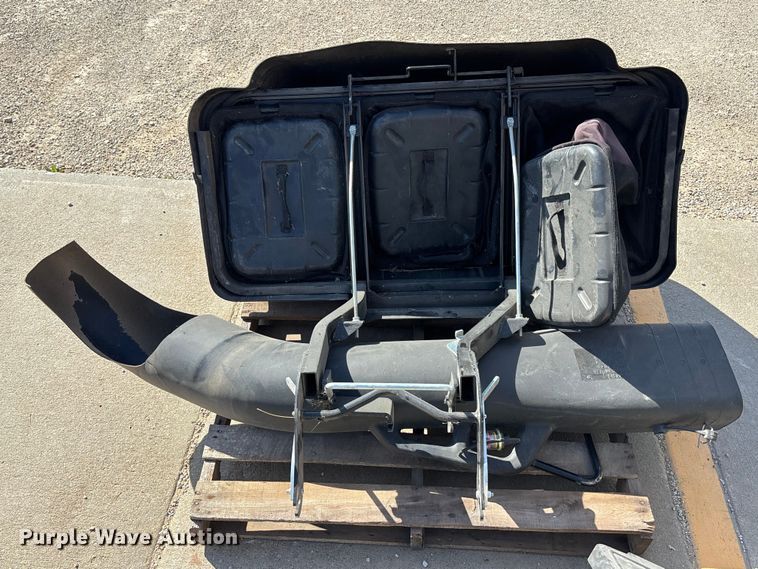 image for item EA4673 2019 John Deere 54HPY lawn mower bagger