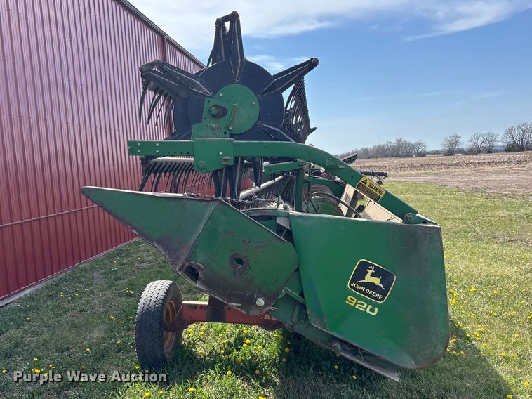 image for item EA4699 John Deere 920 rigid head