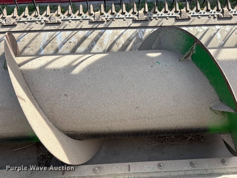 image for item EA4699 John Deere 920 rigid head