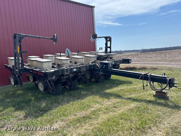 image for item EA4700 AGGO 12R30 Black Machine no-till planter