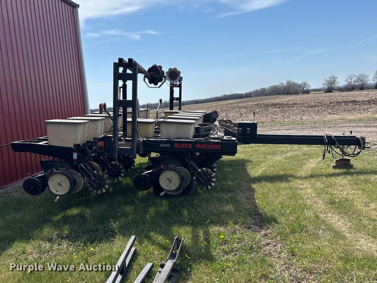 image for item EA4700 AGGO 12R30 Black Machine no-till planter