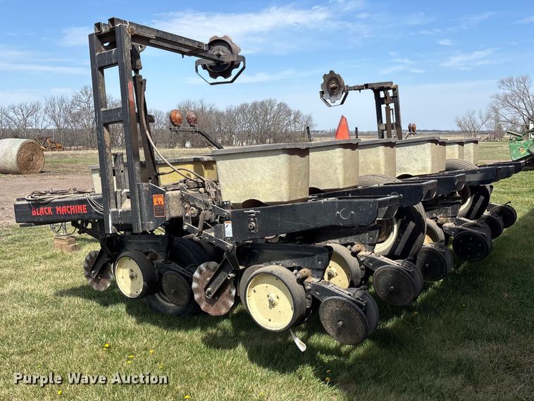 image for item EA4700 AGGO 12R30 Black Machine no-till planter