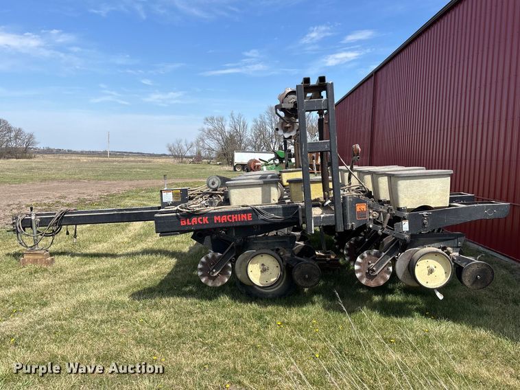 image for item EA4700 AGGO 12R30 Black Machine no-till planter