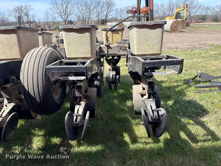 image for item EA4700 AGGO 12R30 Black Machine no-till planter