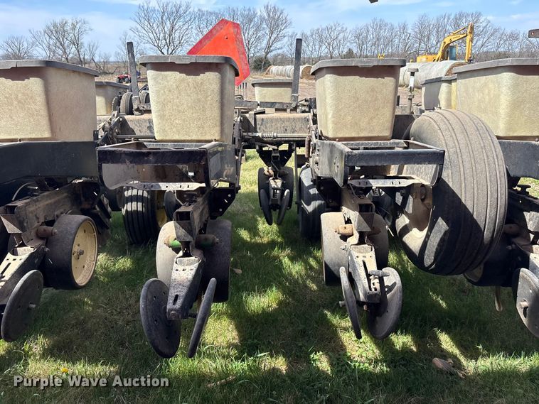 image for item EA4700 AGGO 12R30 Black Machine no-till planter