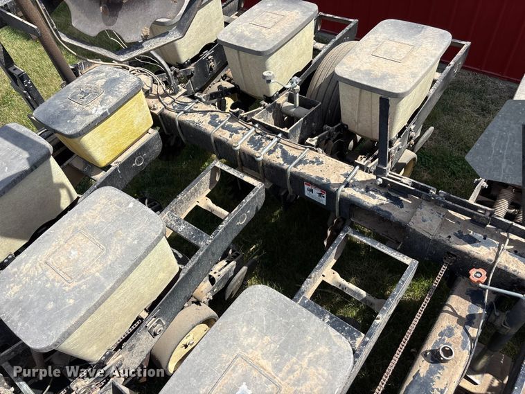 image for item EA4700 AGGO 12R30 Black Machine no-till planter