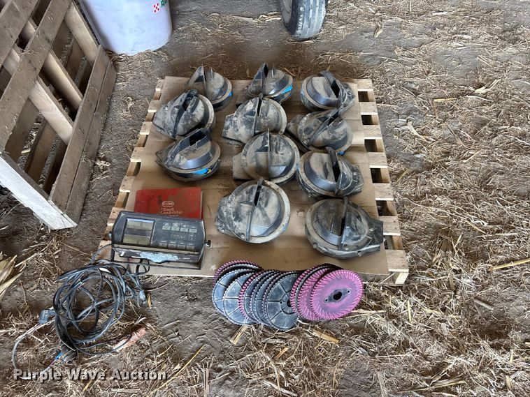 image for item EA4700 AGGO 12R30 Black Machine no-till planter