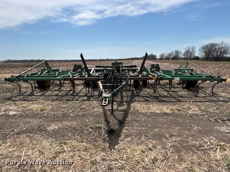 image for item EA4701 John Deere 980 field cultivator