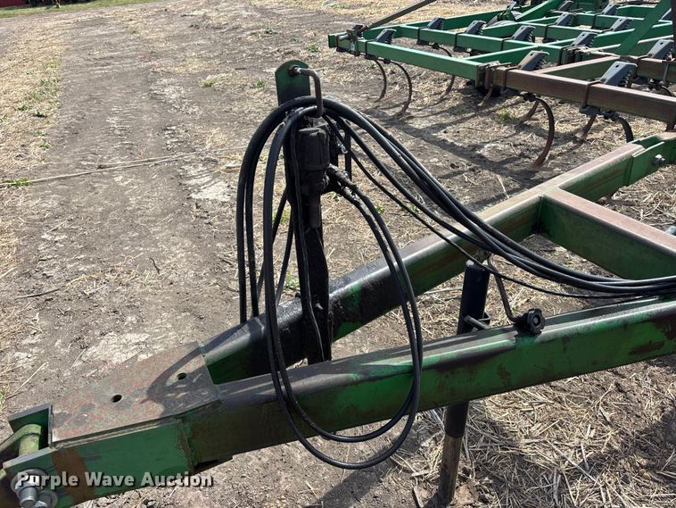 image for item EA4701 John Deere 980 field cultivator