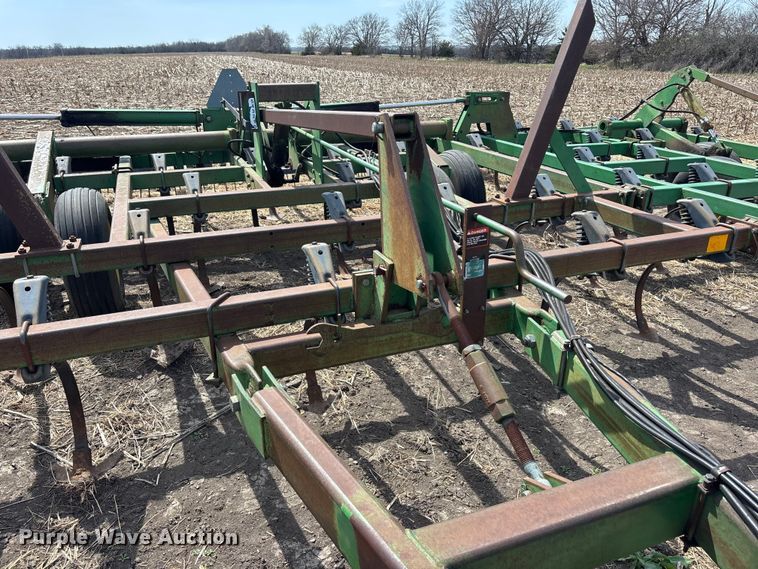 image for item EA4701 John Deere 980 field cultivator