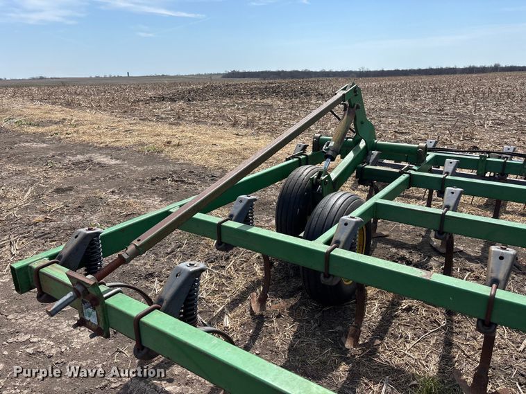 image for item EA4701 John Deere 980 field cultivator