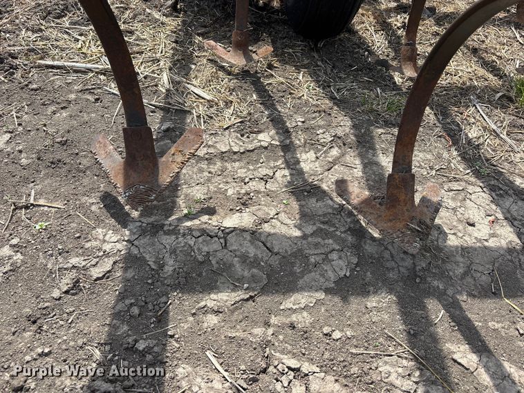 image for item EA4701 John Deere 980 field cultivator