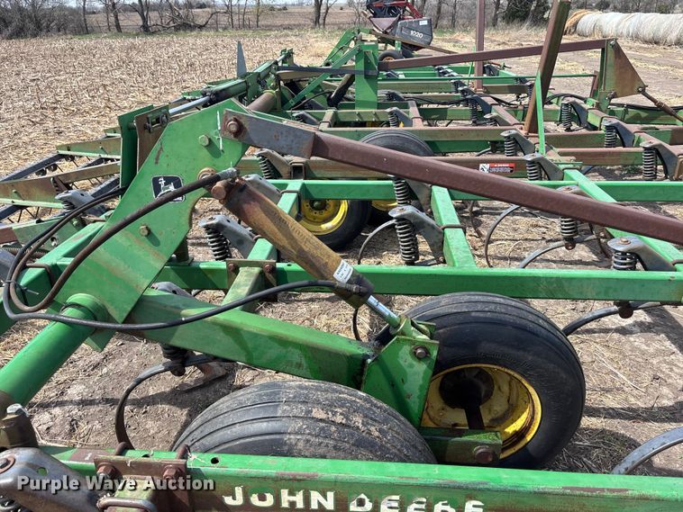 image for item EA4701 John Deere 980 field cultivator