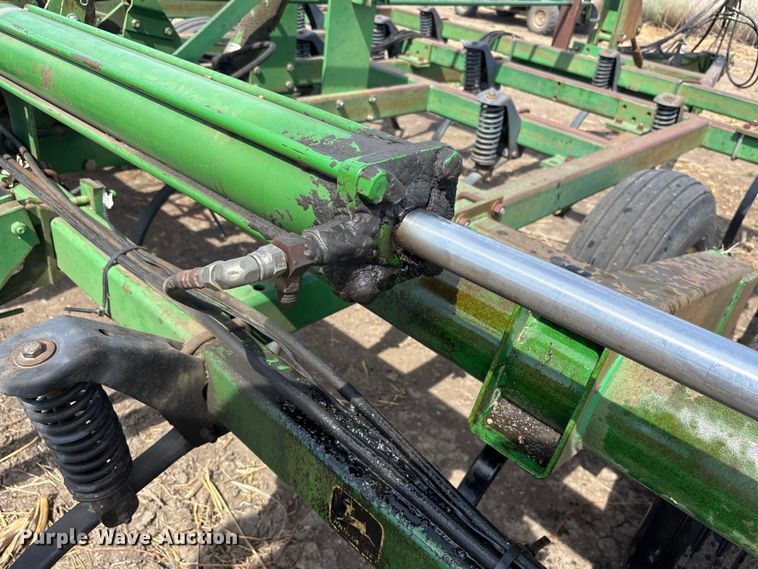 image for item EA4701 John Deere 980 field cultivator