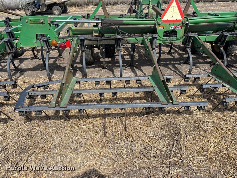 image for item EA4701 John Deere 980 field cultivator