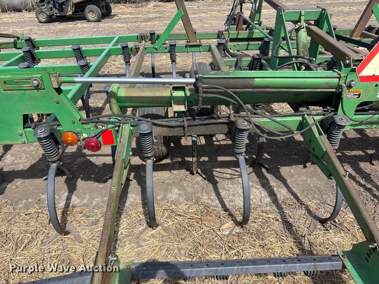 image for item EA4701 John Deere 980 field cultivator