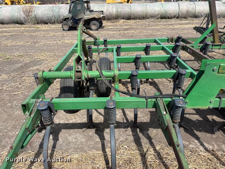 image for item EA4701 John Deere 980 field cultivator
