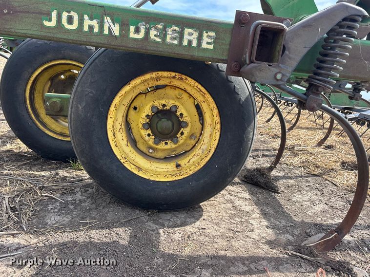 image for item EA4701 John Deere 980 field cultivator
