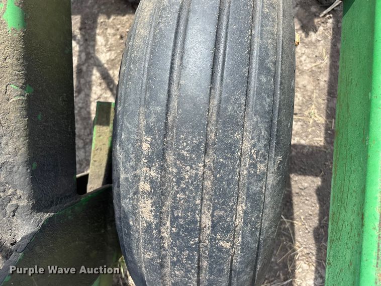 image for item EA4701 John Deere 980 field cultivator