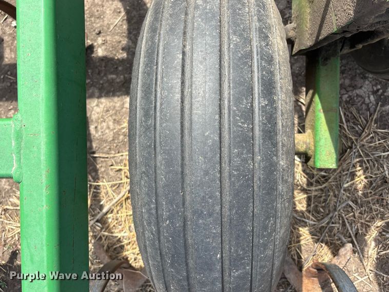 image for item EA4701 John Deere 980 field cultivator