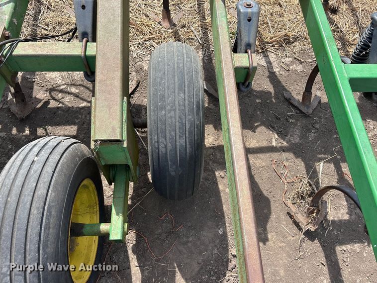 image for item EA4701 John Deere 980 field cultivator