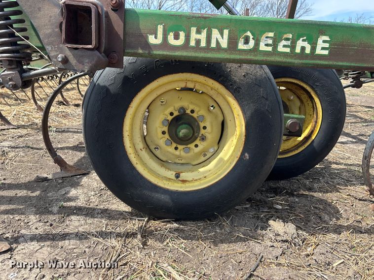 image for item EA4701 John Deere 980 field cultivator