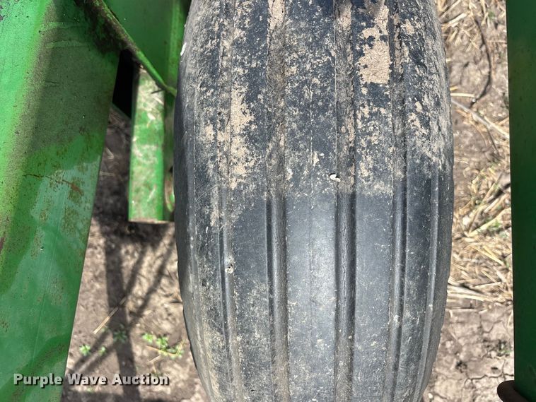 image for item EA4701 John Deere 980 field cultivator