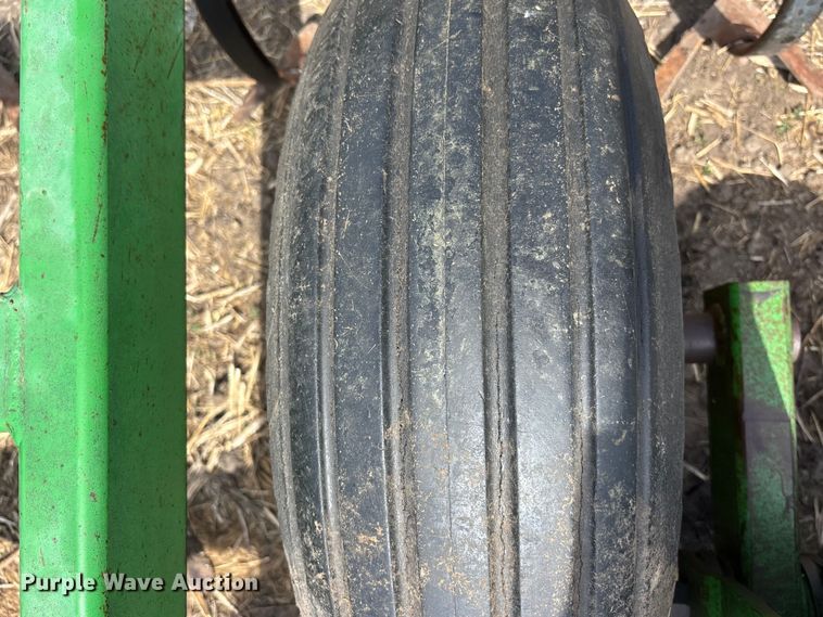 image for item EA4701 John Deere 980 field cultivator