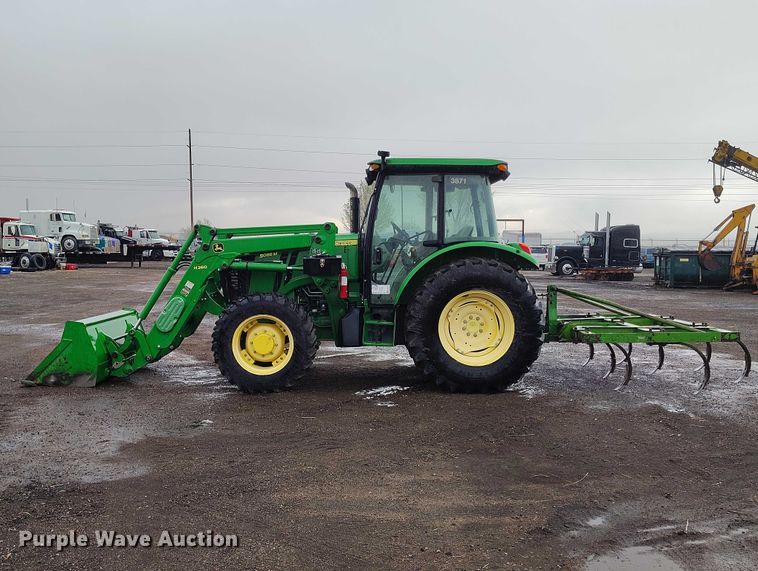 image for item ED0011 2013 John Deere 5085M MFWD tractor