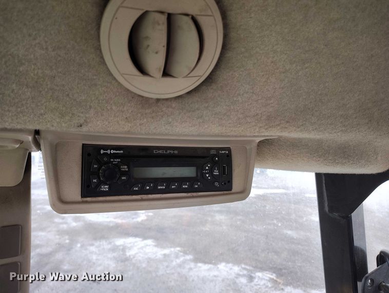 image for item ED0011 2013 John Deere 5085M MFWD tractor