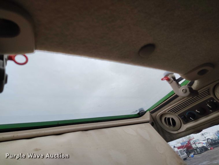 image for item ED0011 2013 John Deere 5085M MFWD tractor