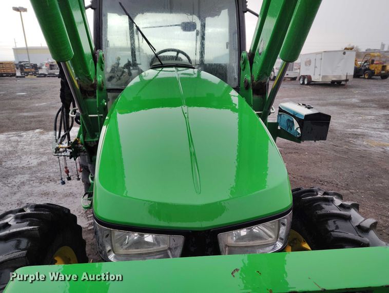 image for item ED0011 2013 John Deere 5085M MFWD tractor