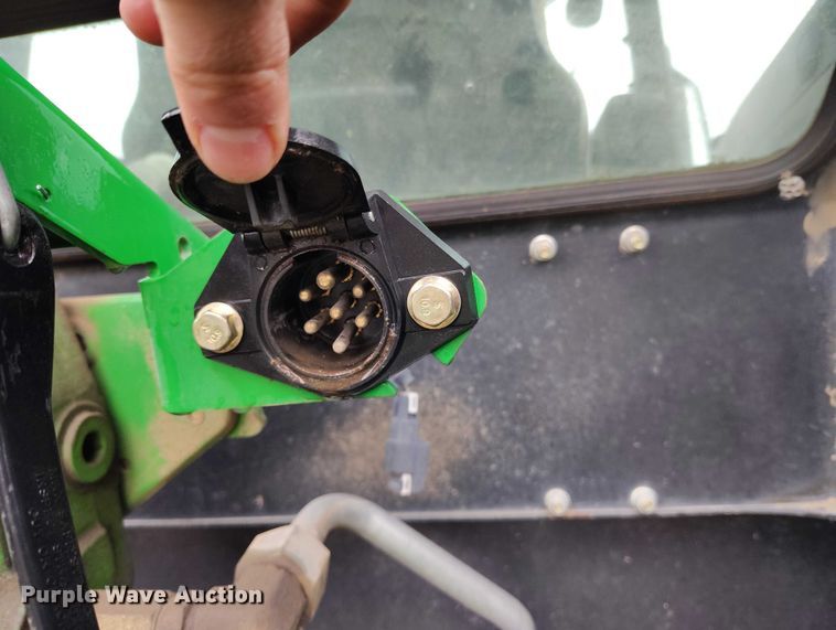 image for item ED0011 2013 John Deere 5085M MFWD tractor