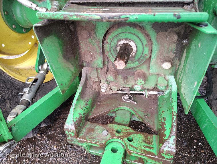 image for item ED0011 2013 John Deere 5085M MFWD tractor
