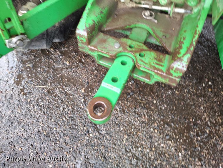 image for item ED0011 2013 John Deere 5085M MFWD tractor